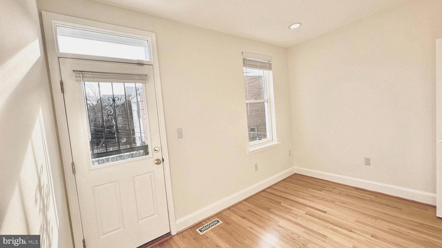 507 G Street NE photo 36