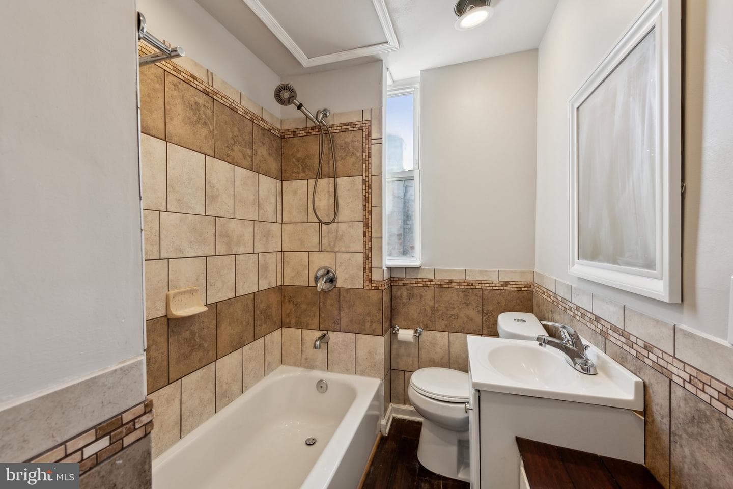 1306 E Street NE photo 12