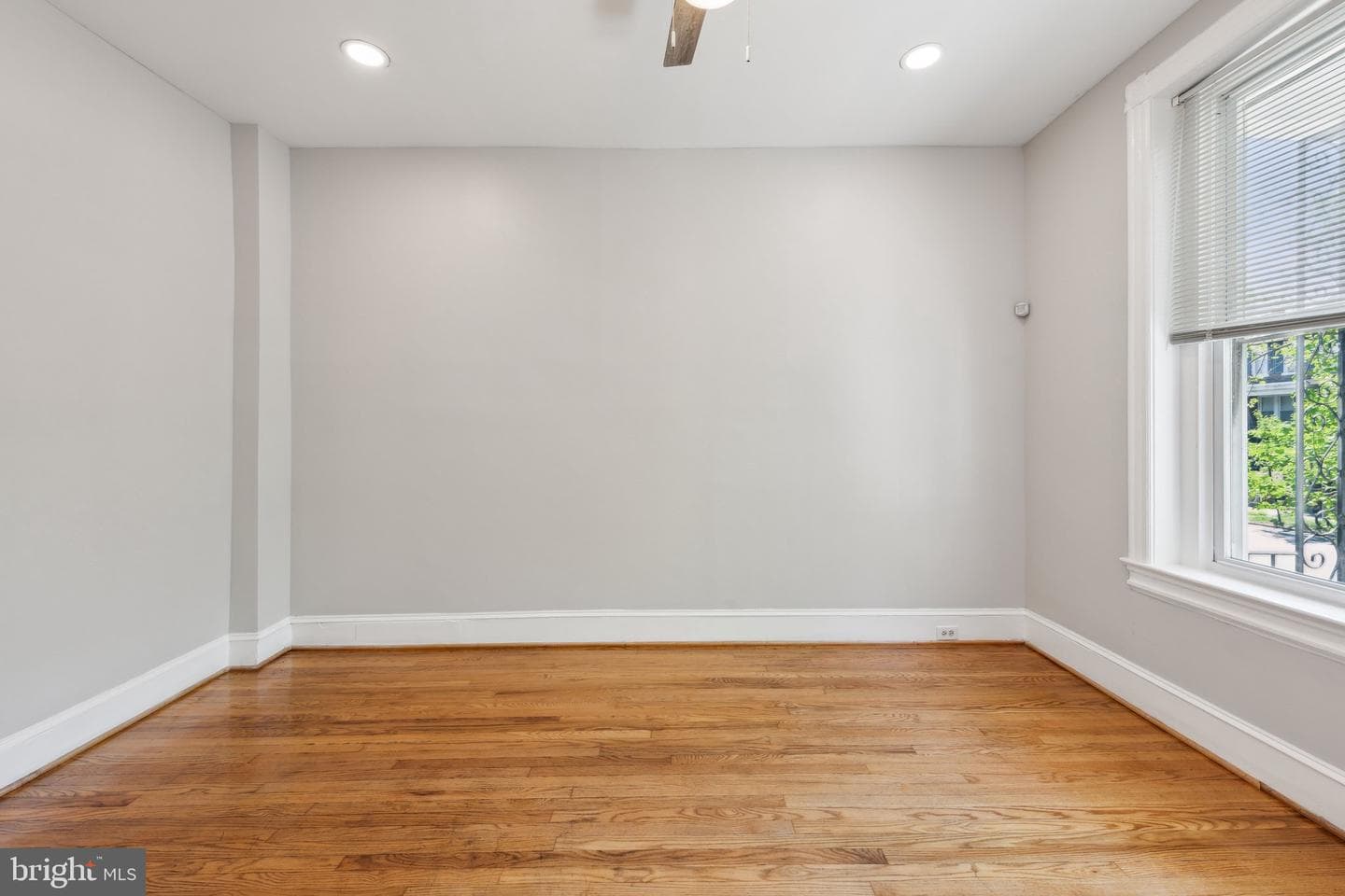 1306 E Street NE photo 19