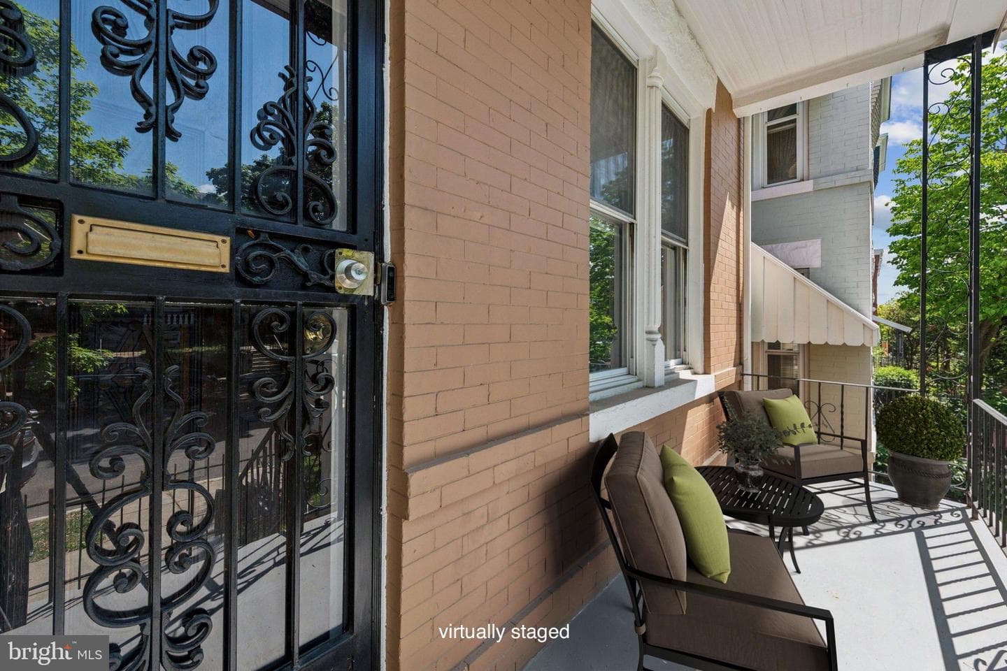 1306 E Street NE photo 2