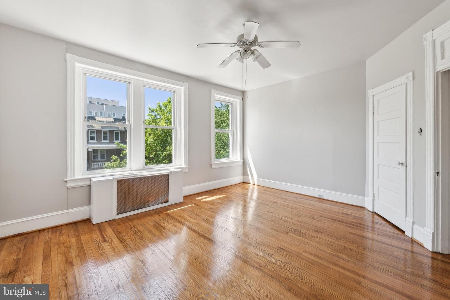 1306 E Street NE photo 30