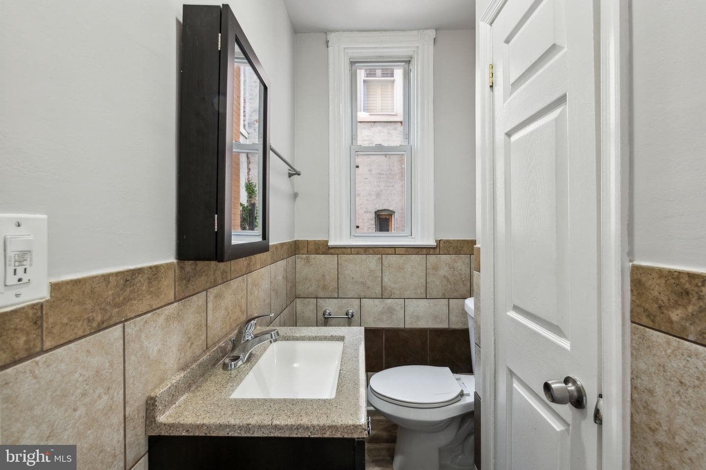 1306 E Street NE photo 7