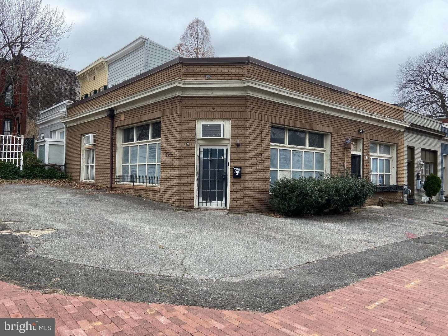 723 F Street NE photo 1