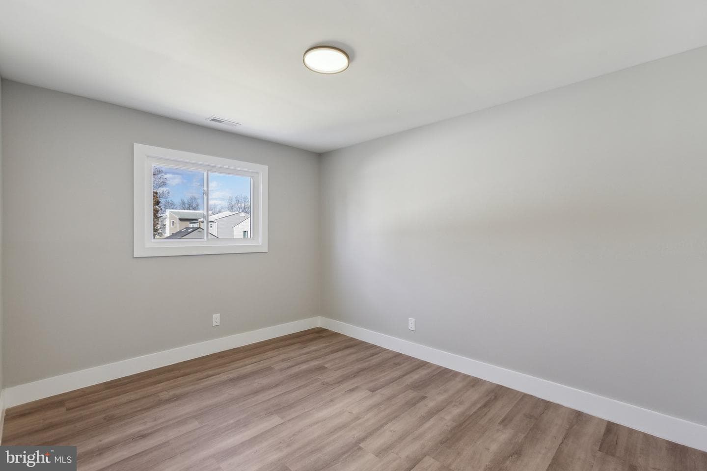 616 Buchanan Street NE photo 17