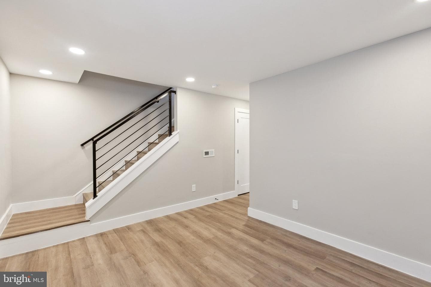 616 Buchanan Street NE photo 19
