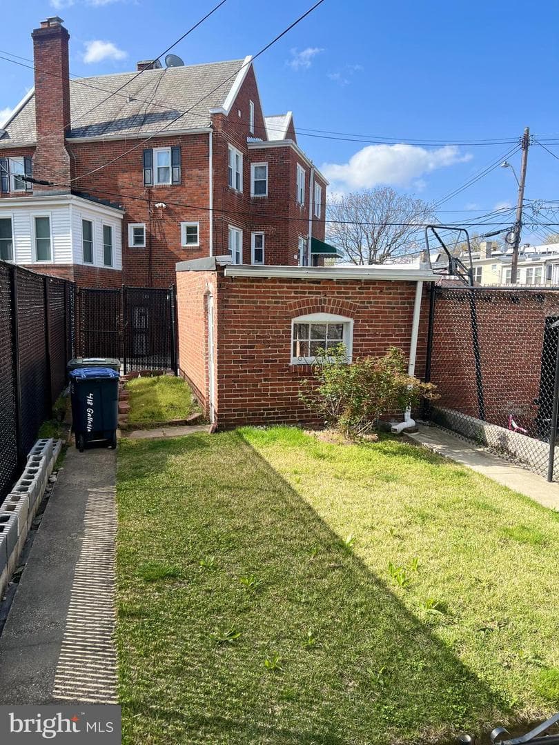 418 Gallatin Street NW photo 2