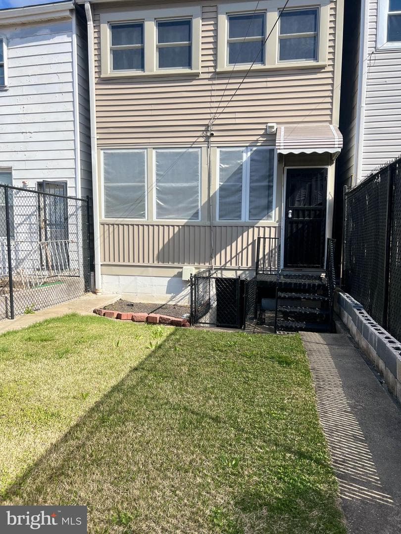 418 Gallatin Street NW photo 4