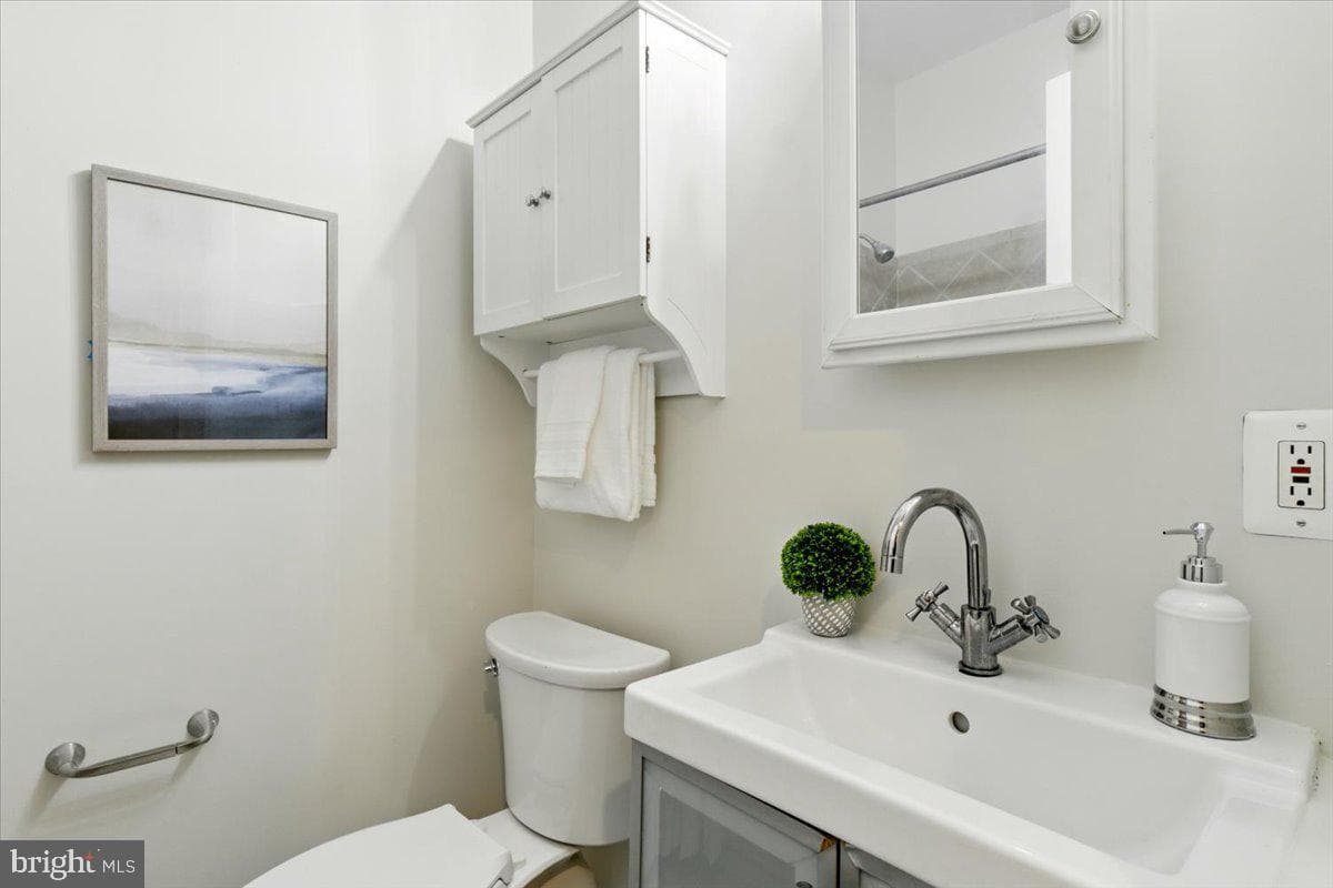 1606 Isherwood Street NE #2 photo 15