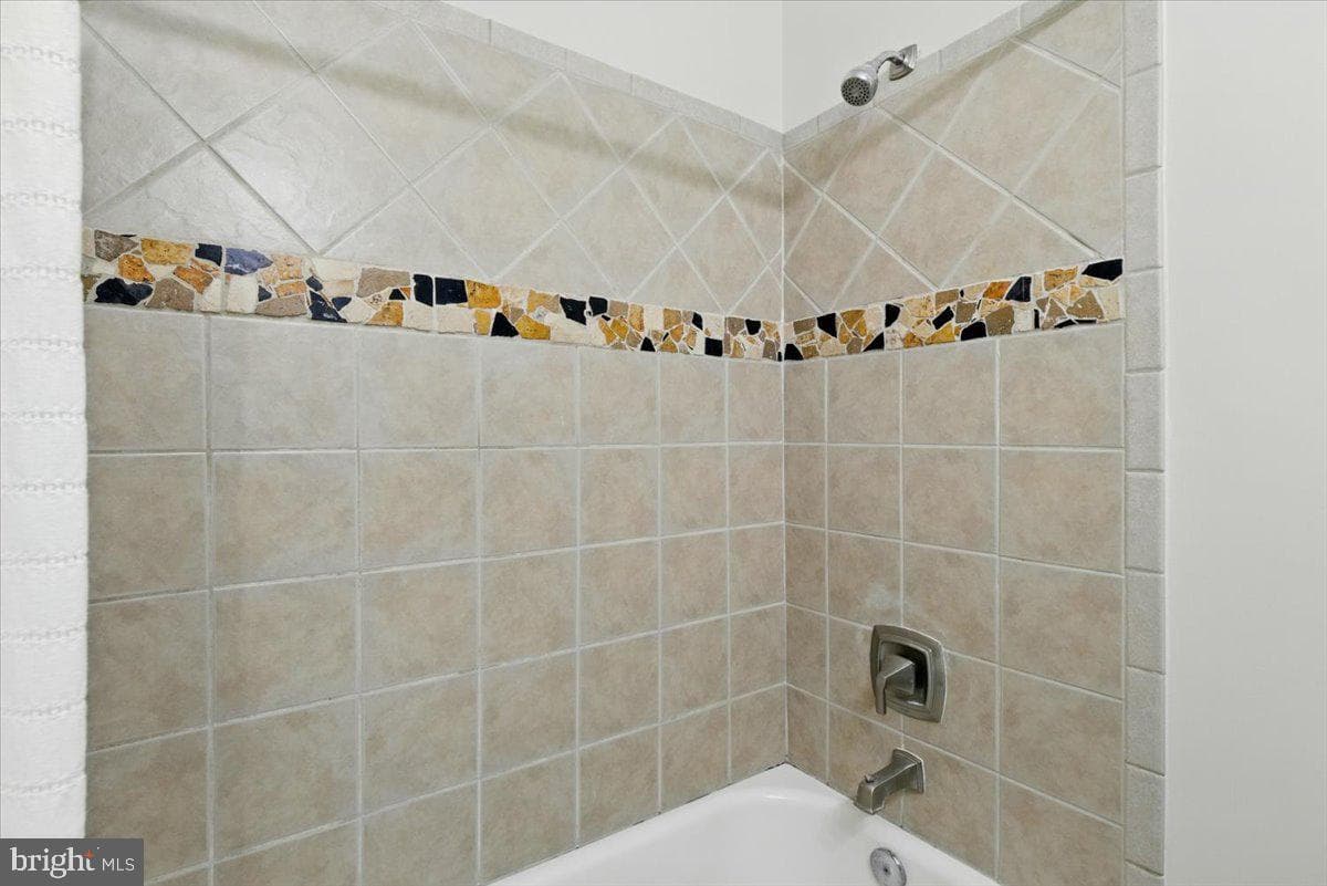 1606 Isherwood Street NE #2 photo 16