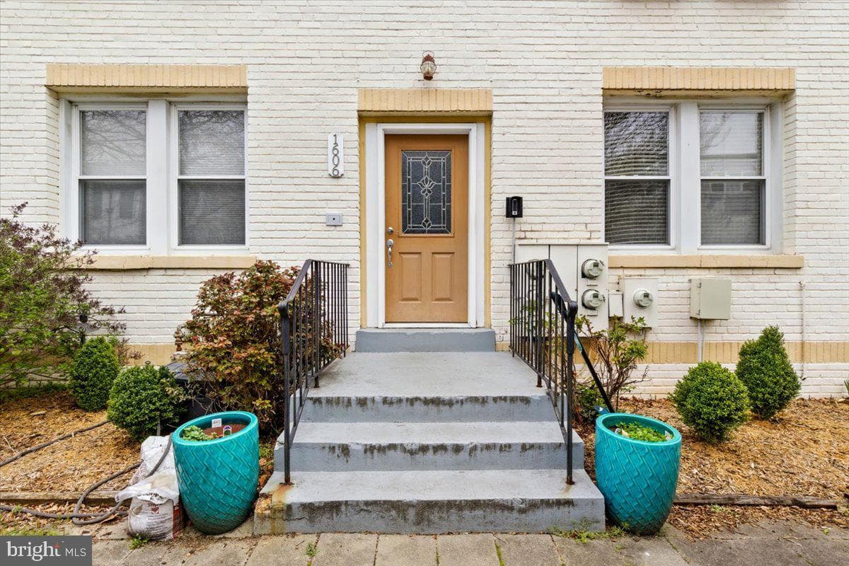 1606 Isherwood Street NE #2 photo 28