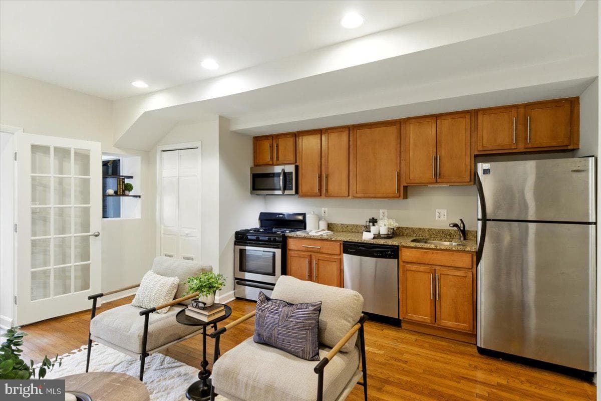 1606 Isherwood Street NE #2 photo 4