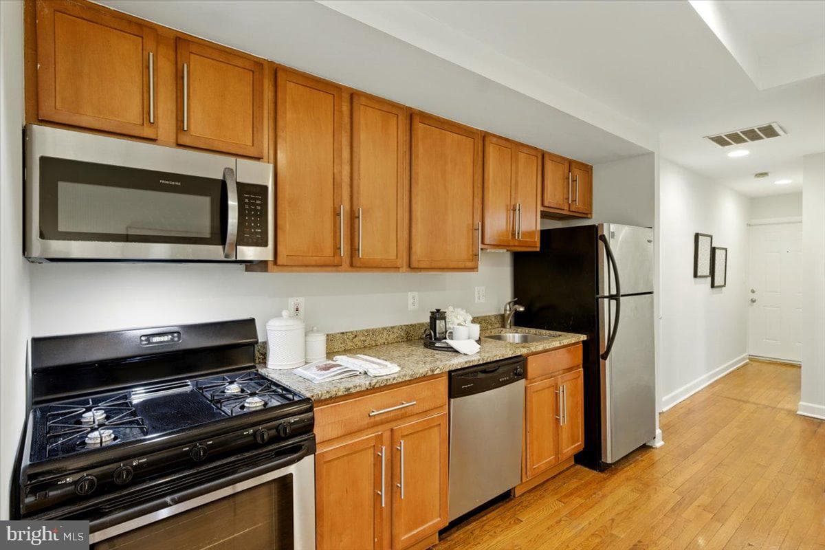 1606 Isherwood Street NE #2 photo 5