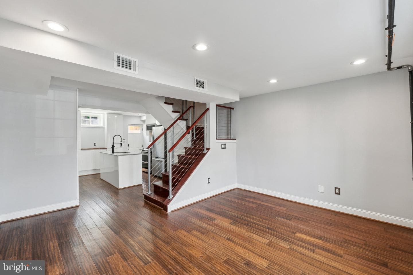 2250 Mount View Place SE photo 2