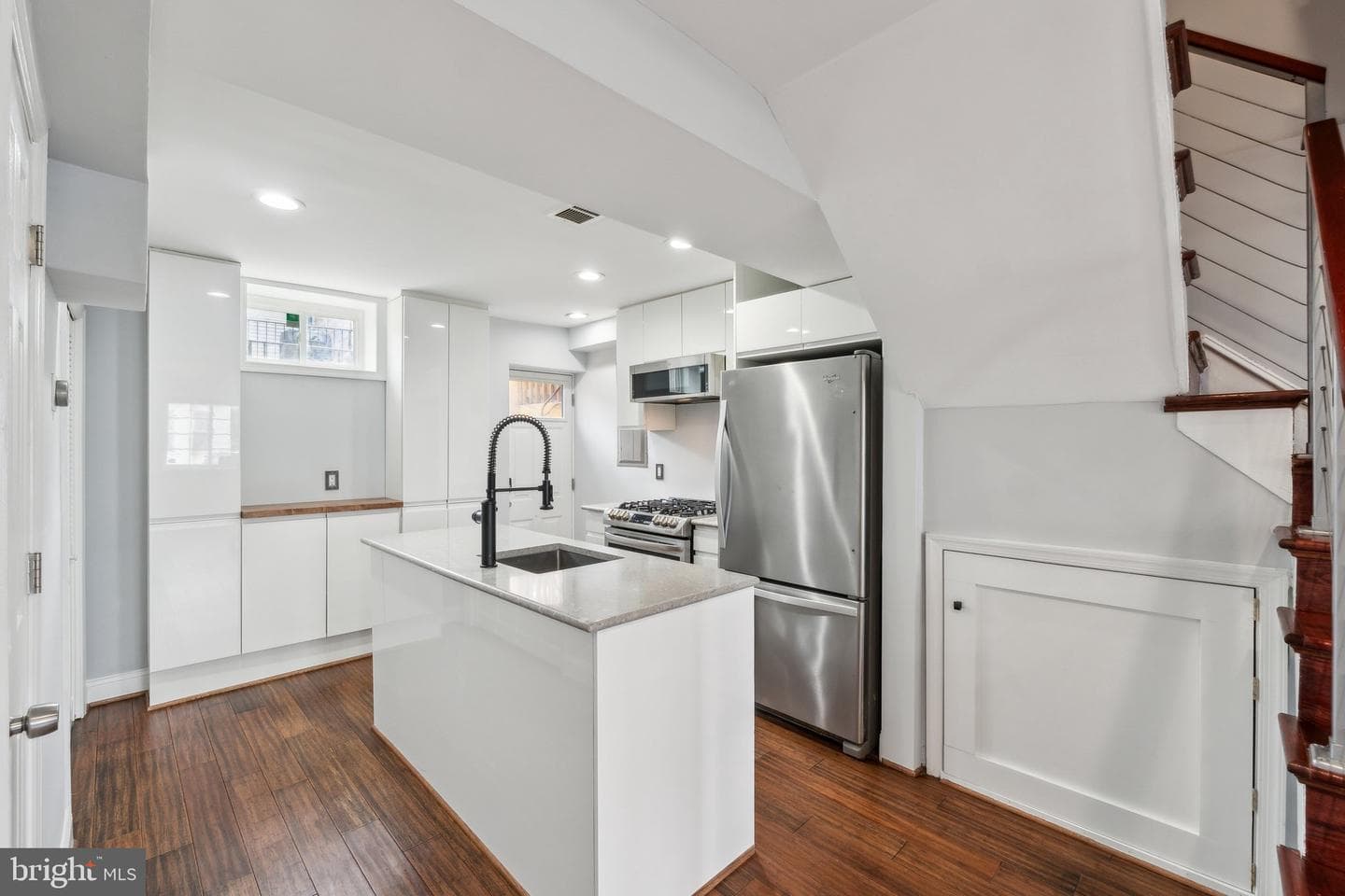 2250 Mount View Place SE photo 5