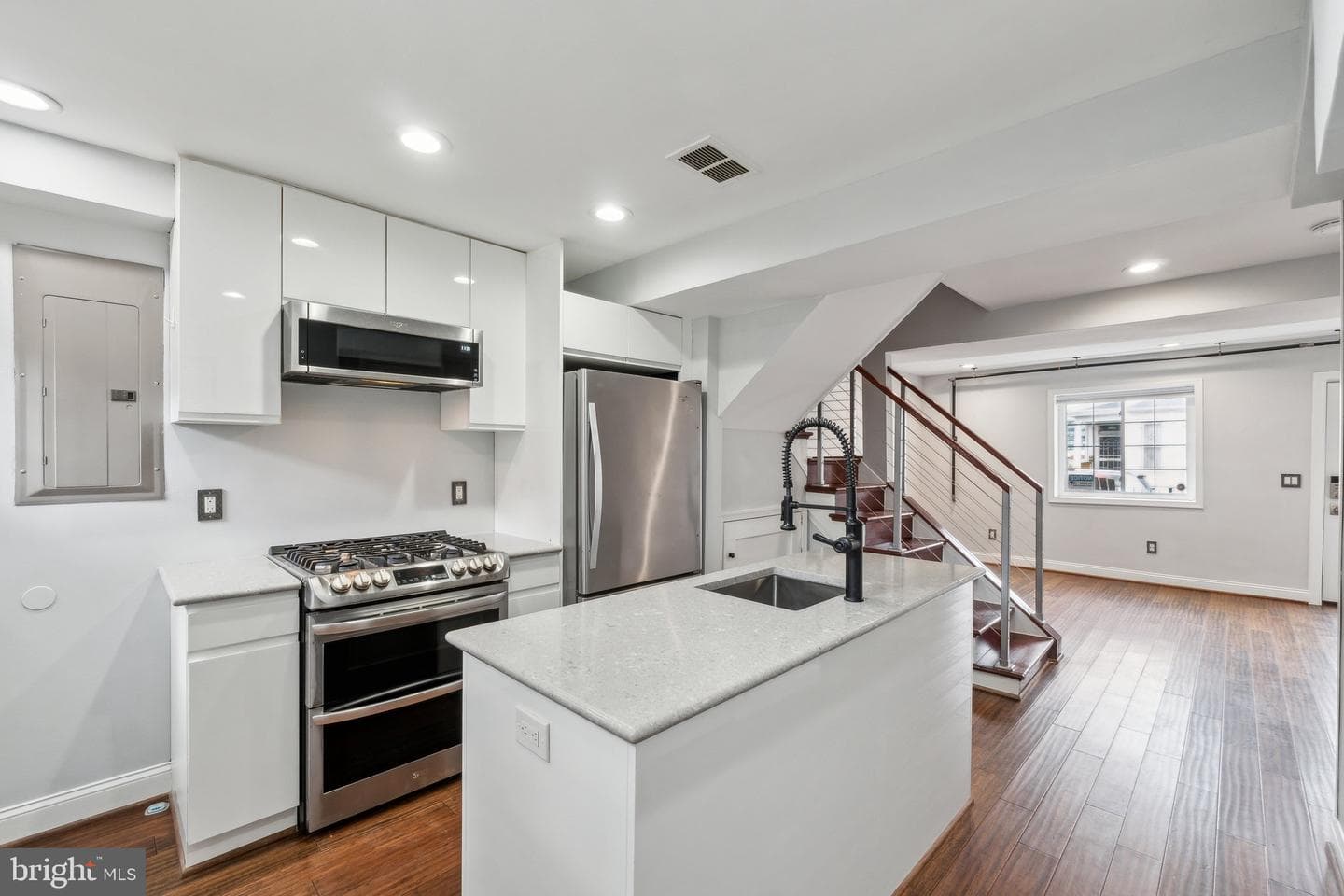 2250 Mount View Place SE photo 6