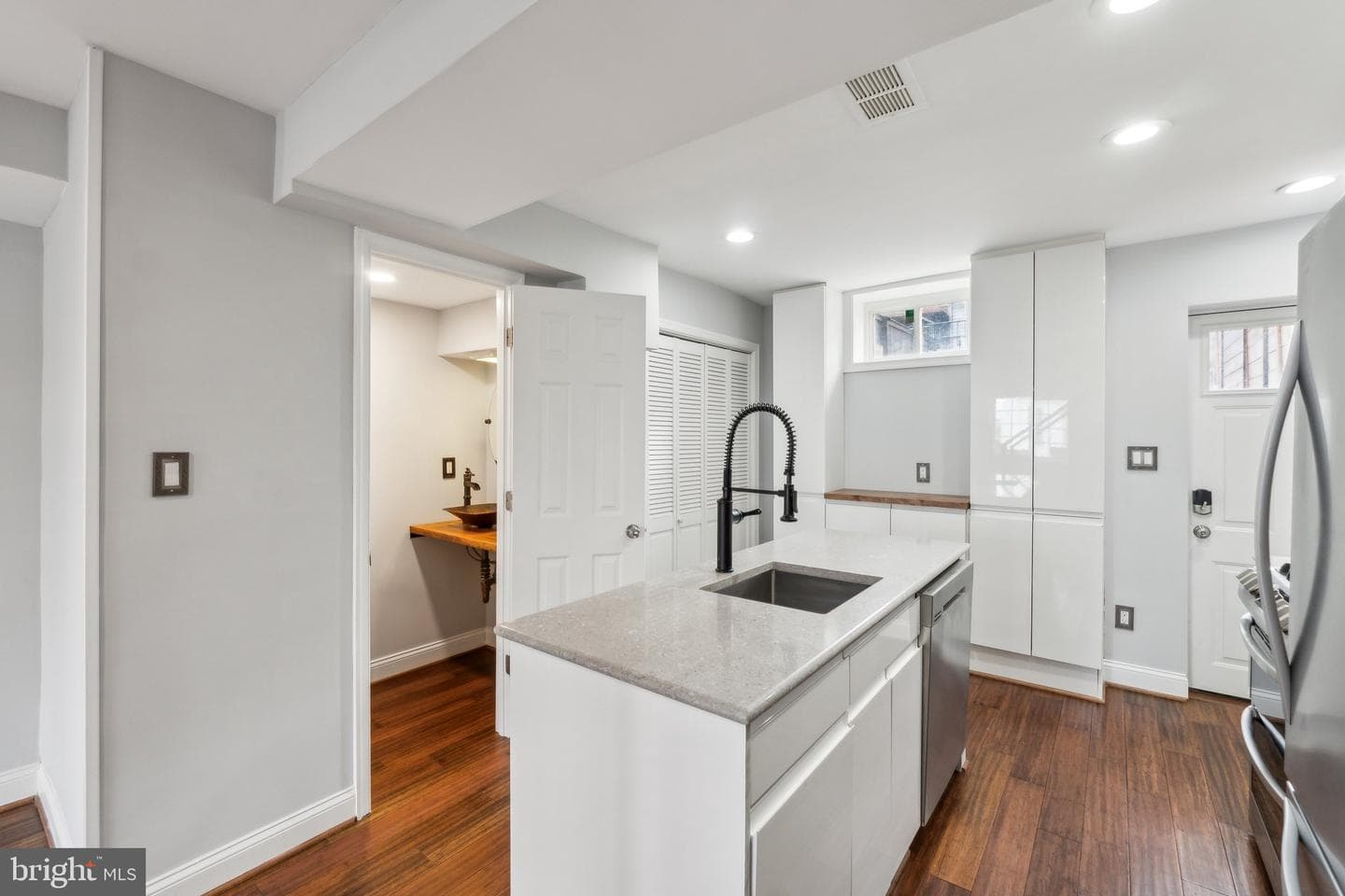 2250 Mount View Place SE photo 7