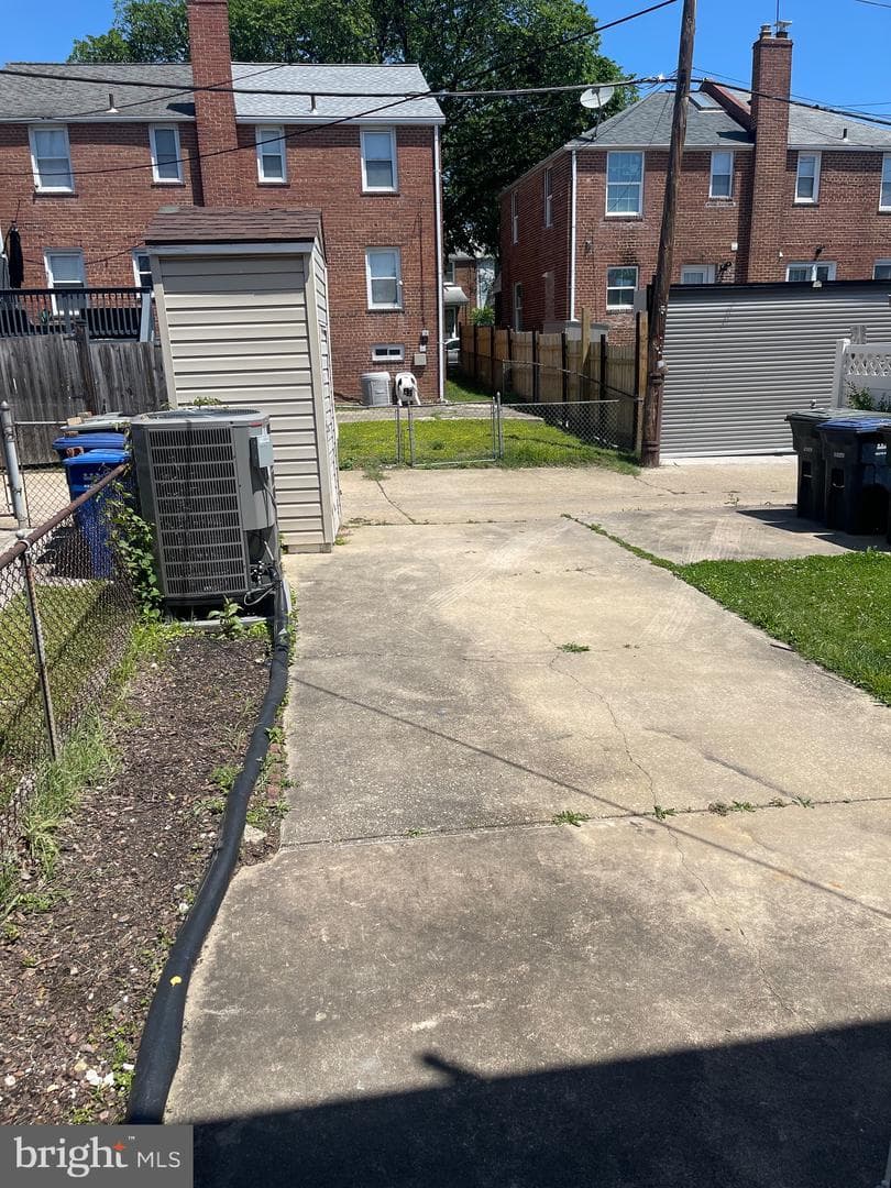 608 Emerson Street NE photo 28
