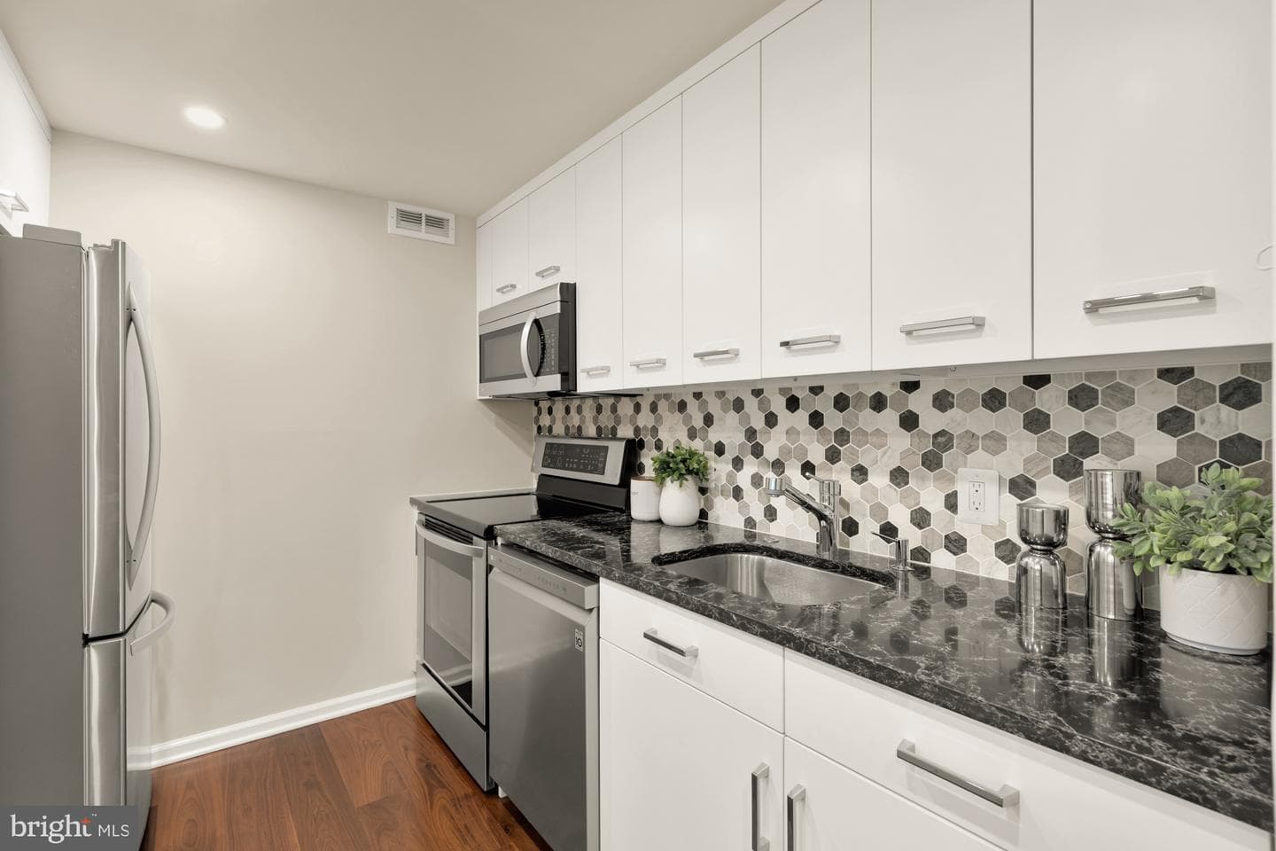 2555 Pennsylvania Avenue NW #617 & 618 photo 10