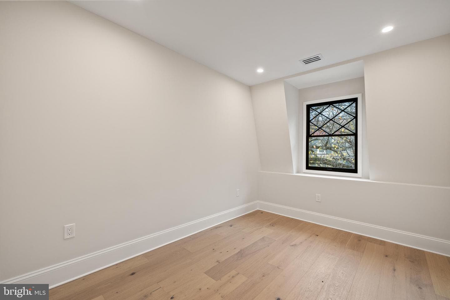2833 27th Street NW photo 50