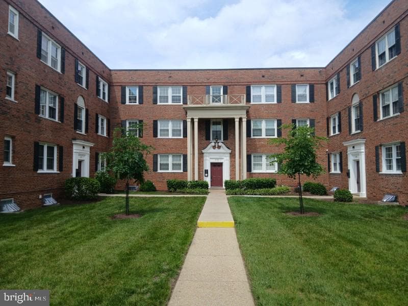 2107 Fort Davis Street SE #201 photo 1