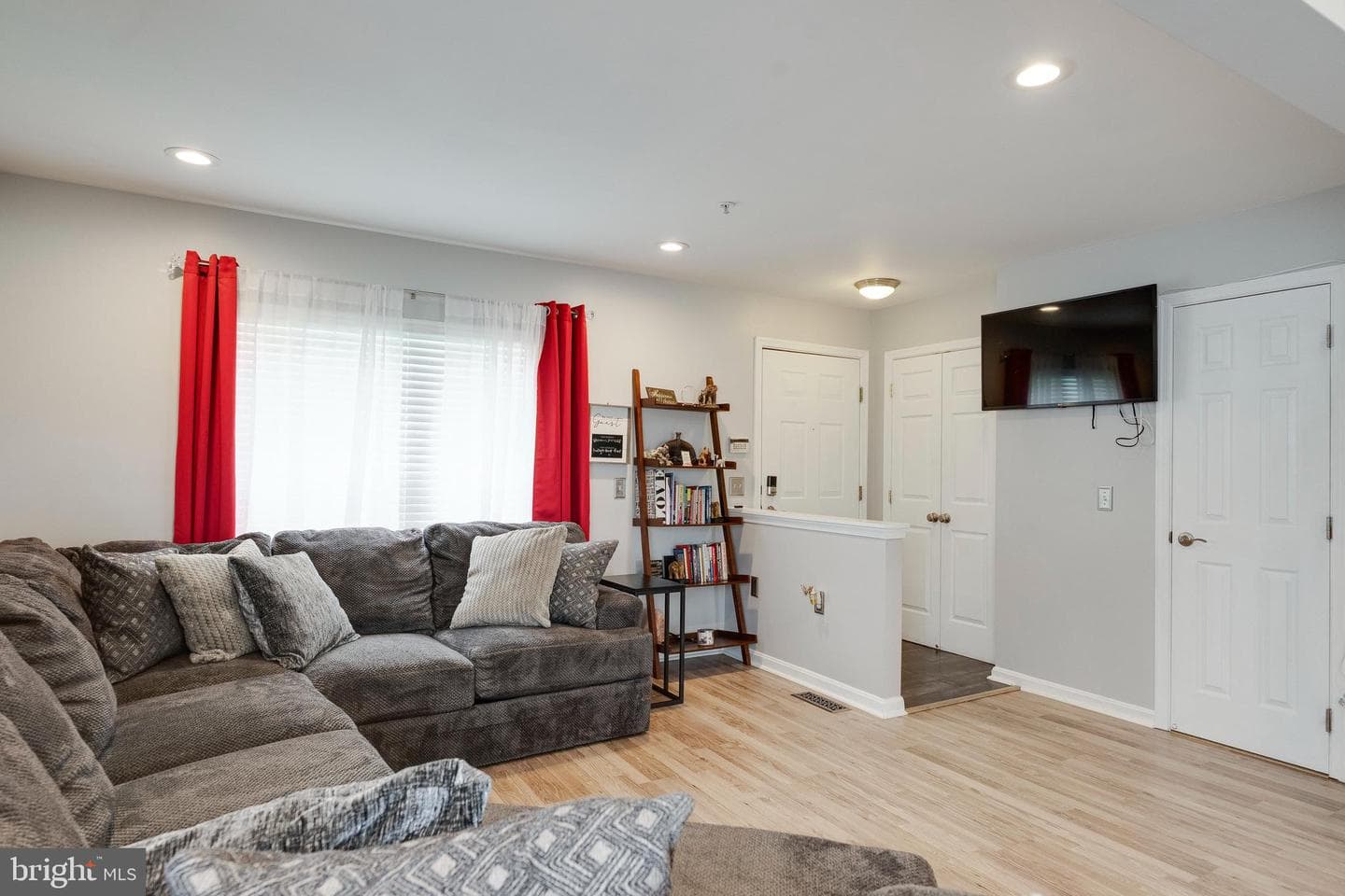 310 Cape Drive SE photo 9