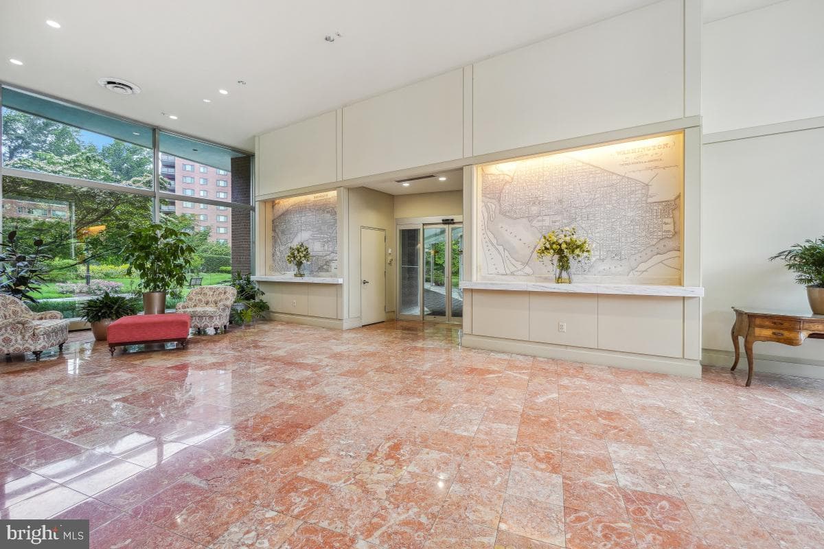 4201 Cathedral Avenue NW #1411e photo 8
