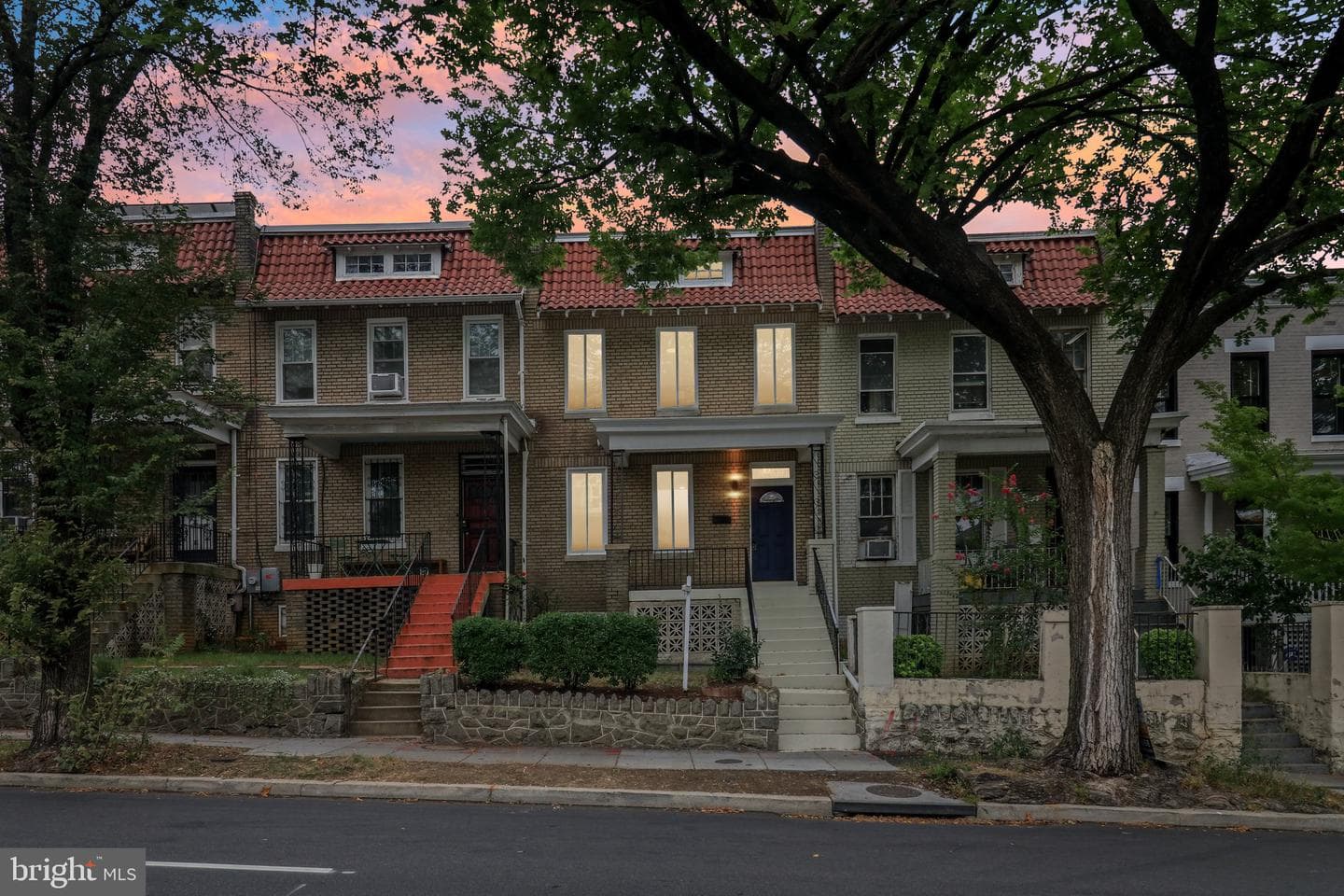 639 NW Columbia Road NW photo 1