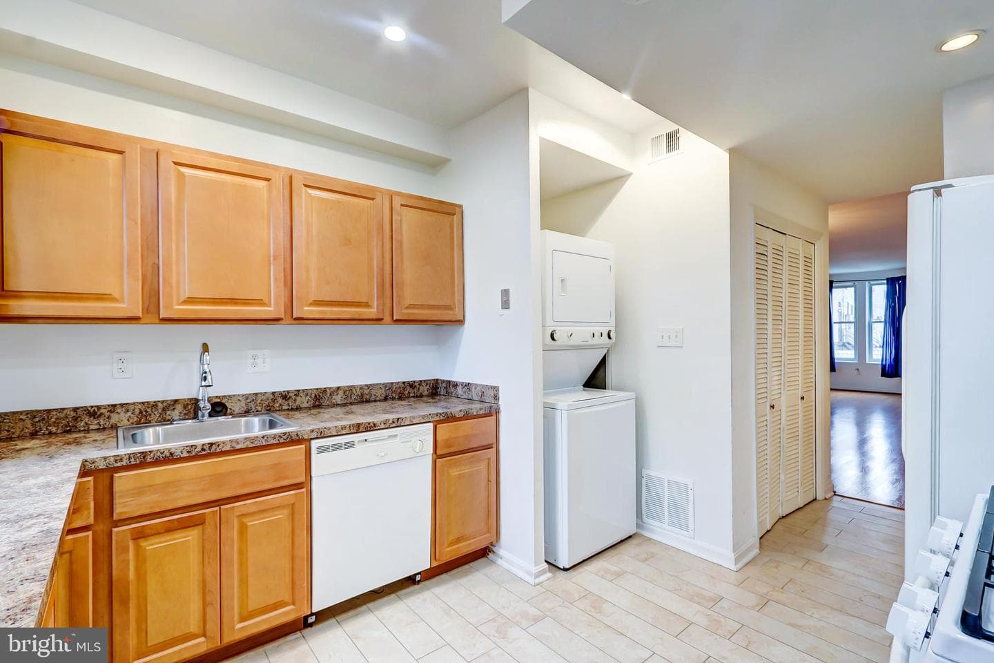 1307 Emerald Street NE photo 10