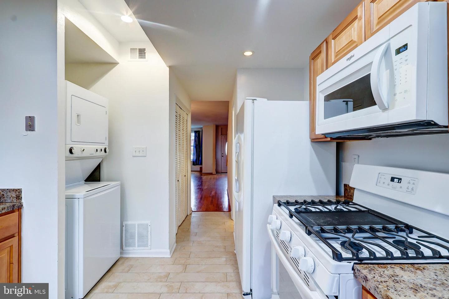 1307 Emerald Street NE photo 11
