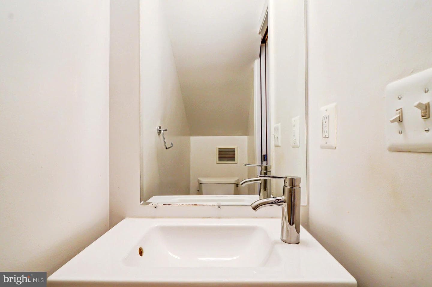 1307 Emerald Street NE photo 13