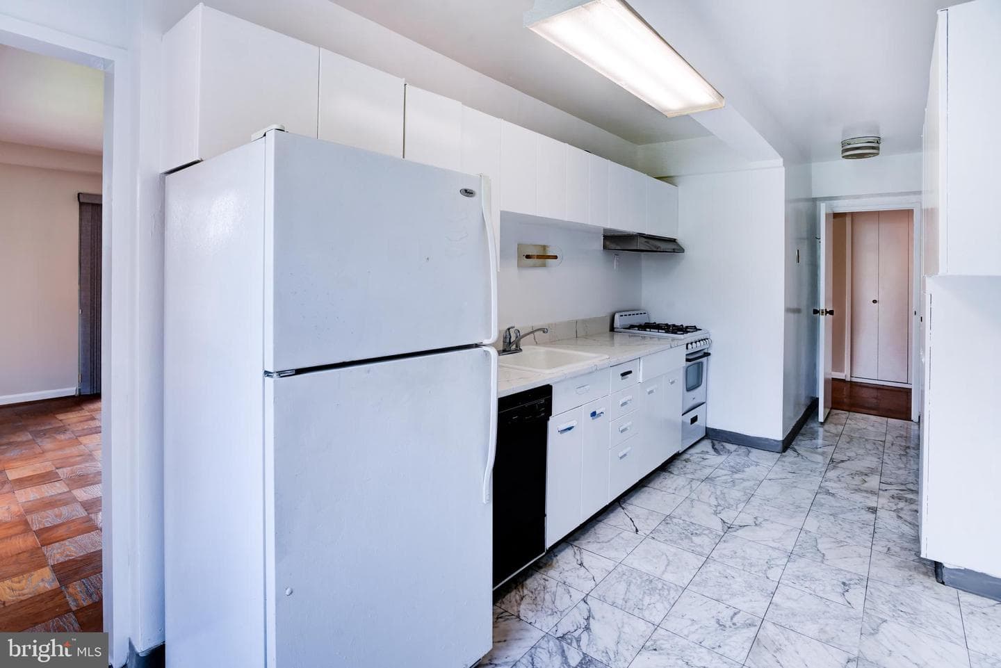4201 Cathedral Avenue NW #1004e photo 20