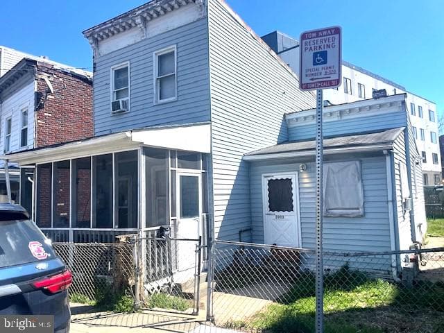 2003 Fairlawn Avenue SE photo 2