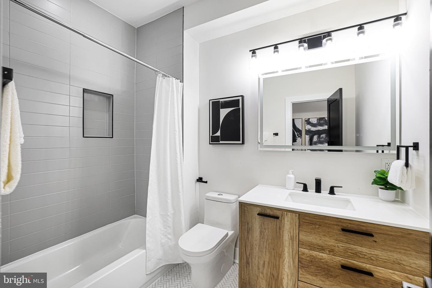 616 NW Kenyon Street NW #3 photo 12