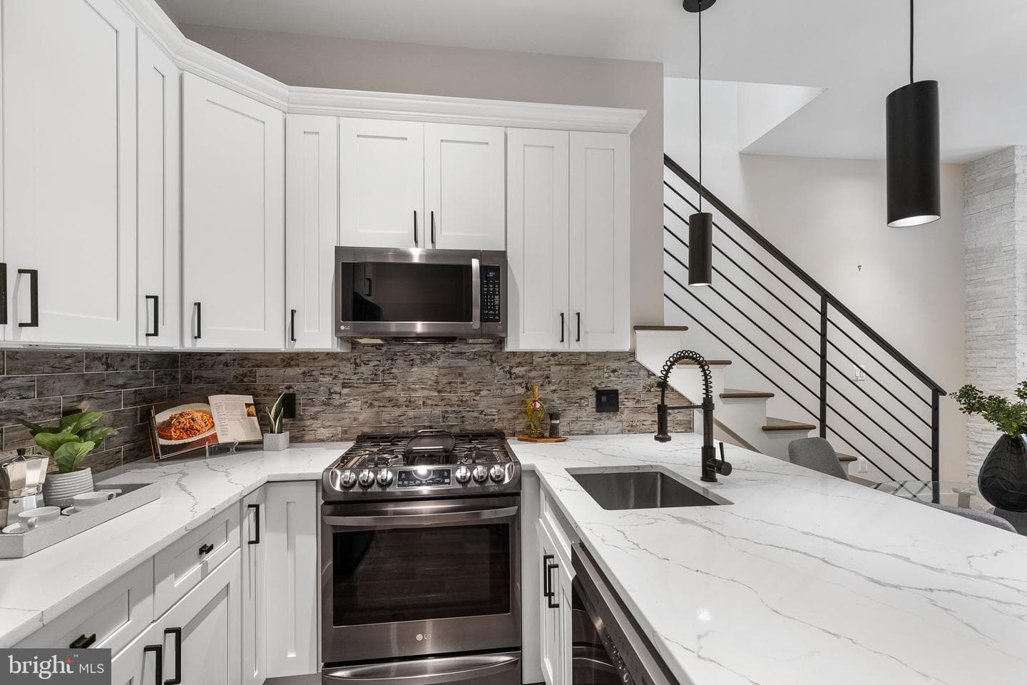 1417 Staples Street NE #201 photo 13