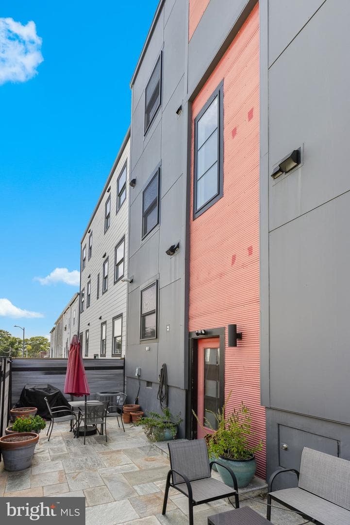 1417 Staples Street NE #201 photo 29