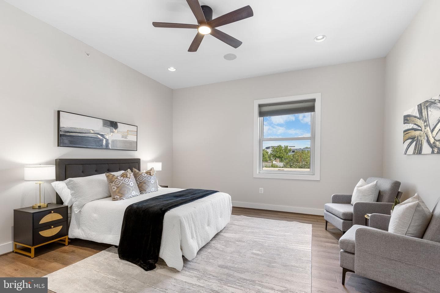 1417 Staples Street NE #201 photo 5