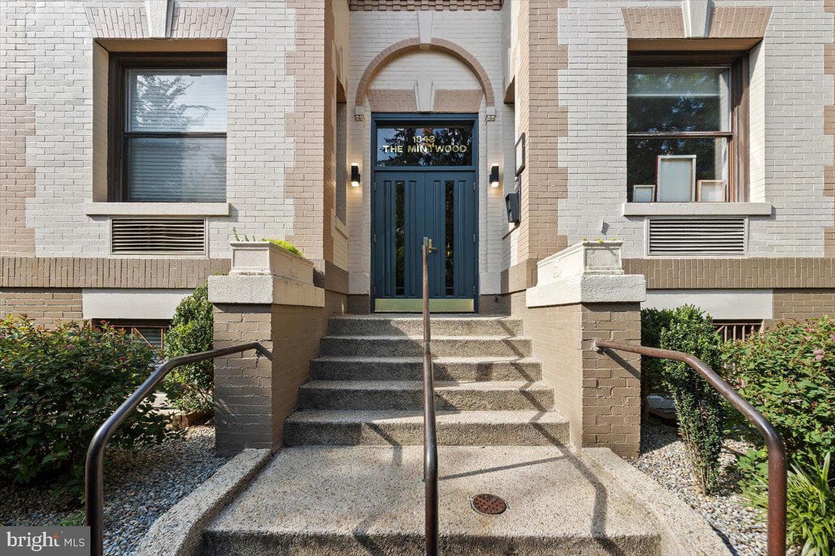1843 Mintwood Place NW #207 photo 1
