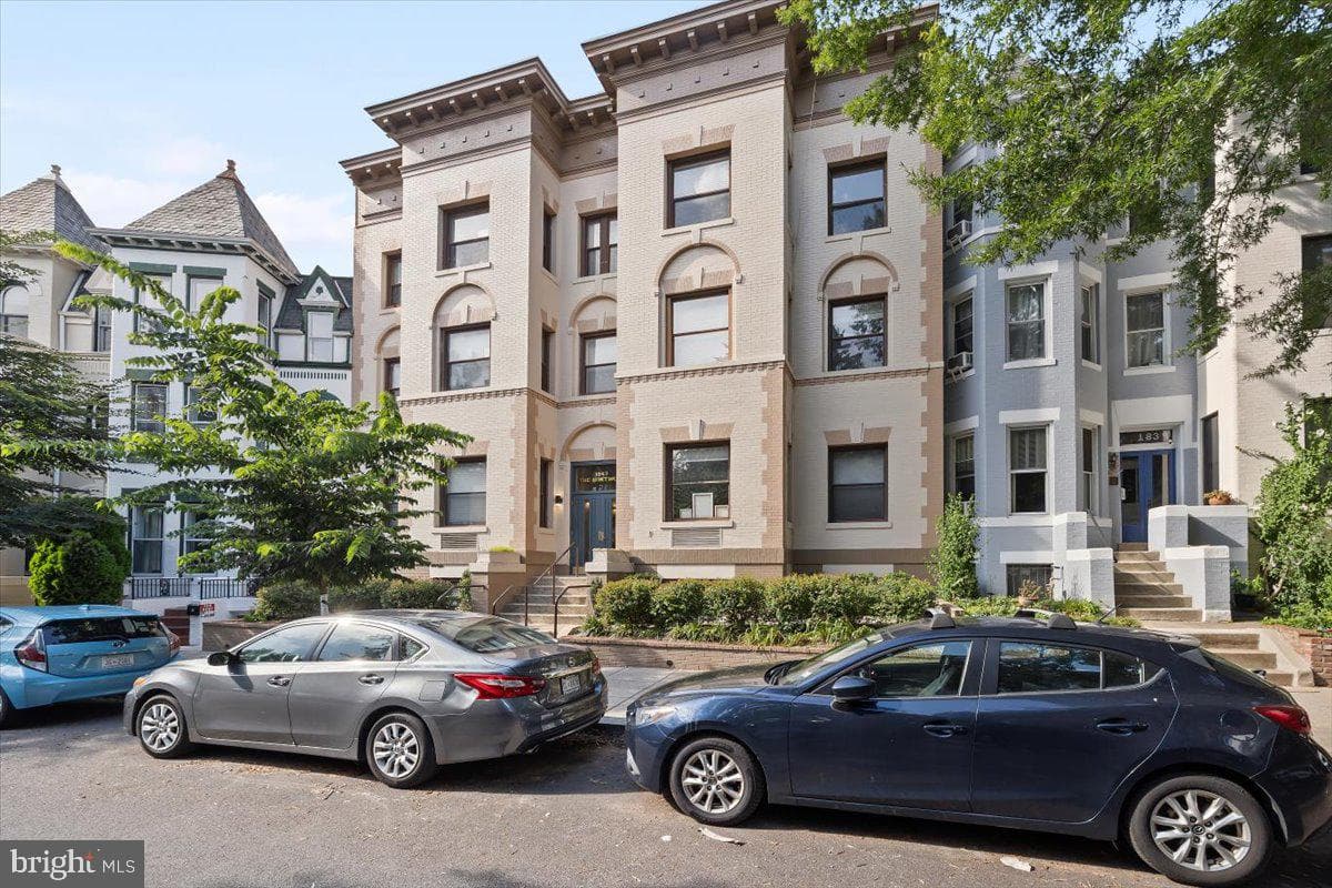 1843 Mintwood Place NW #207 photo 3