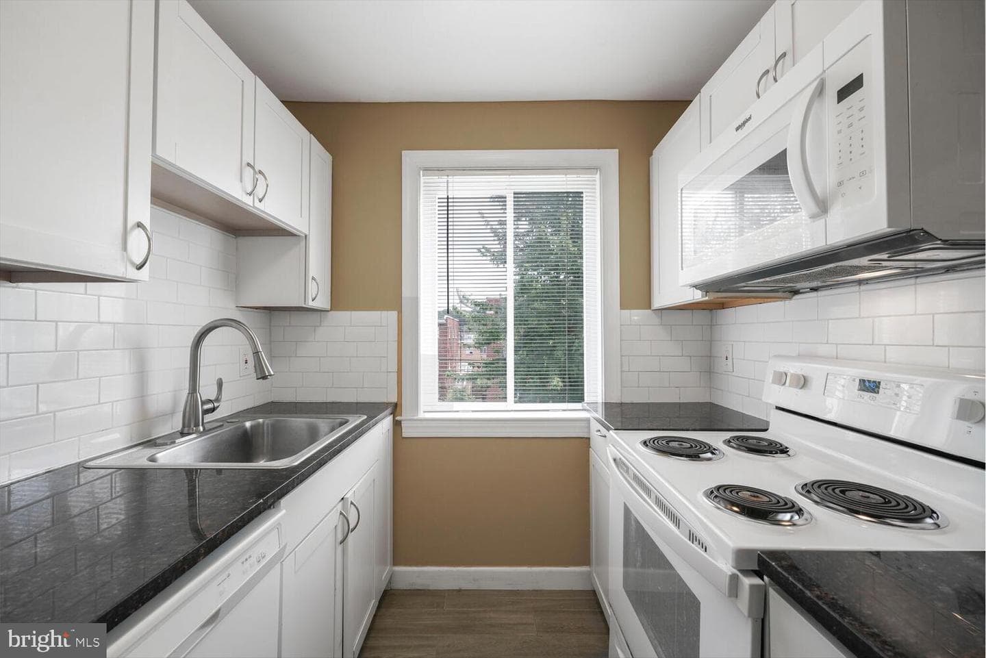 750 Barnaby Street SE #201 photo 2