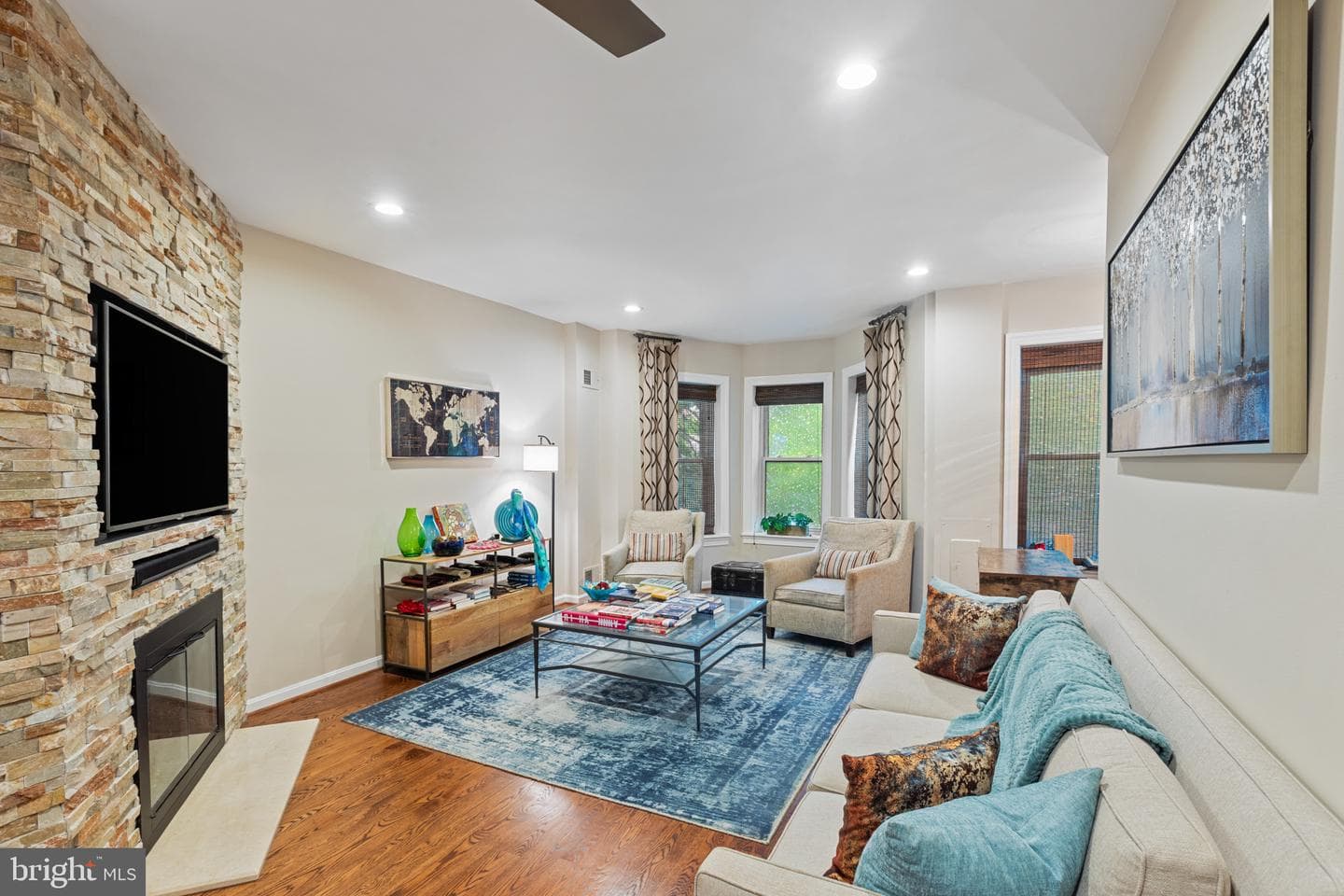 633 Elliott Street NE photo 1