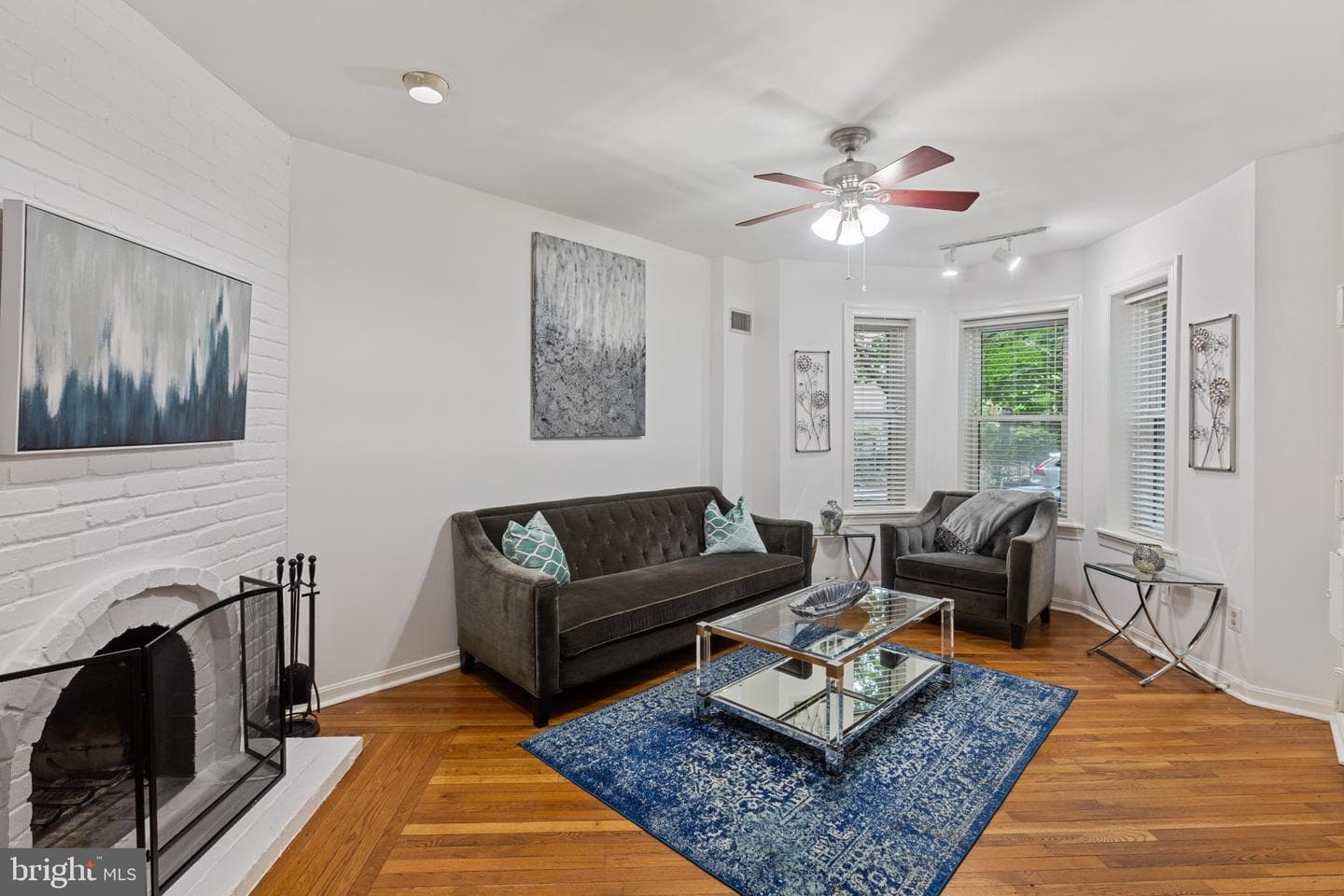 633 Elliott Street NE photo 16