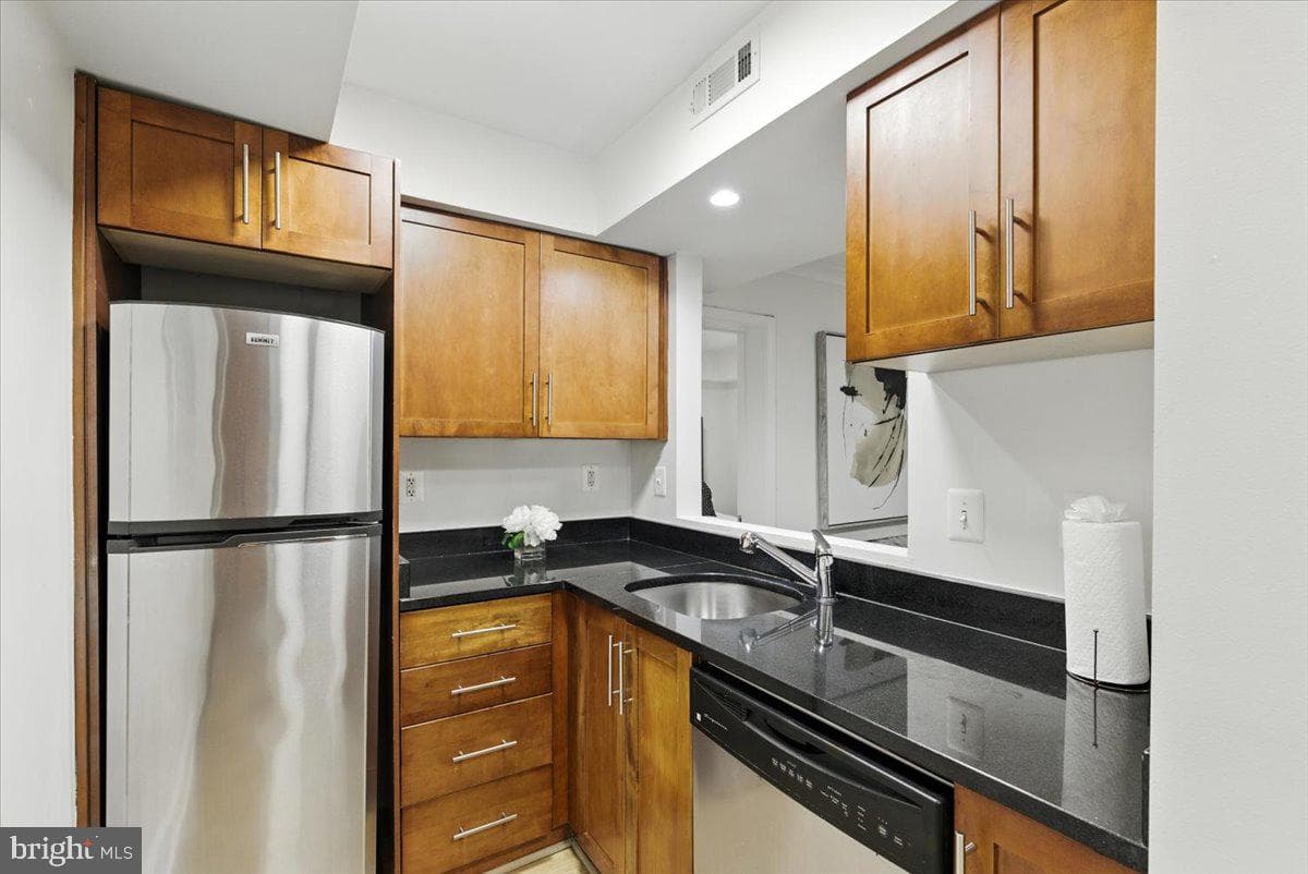 1367 K Street SE #b photo 10