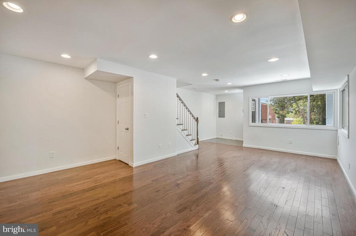 5318 Jay Street NE photo 11