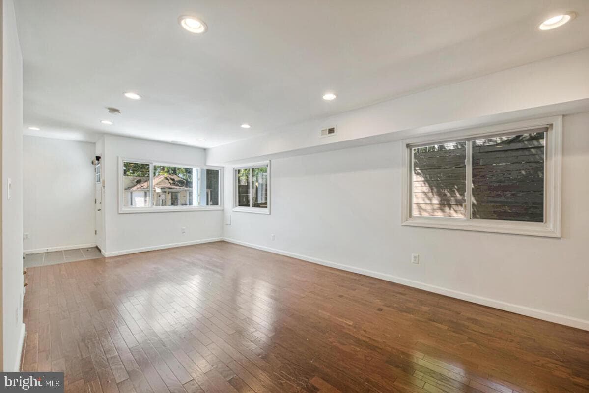 5318 Jay Street NE photo 13