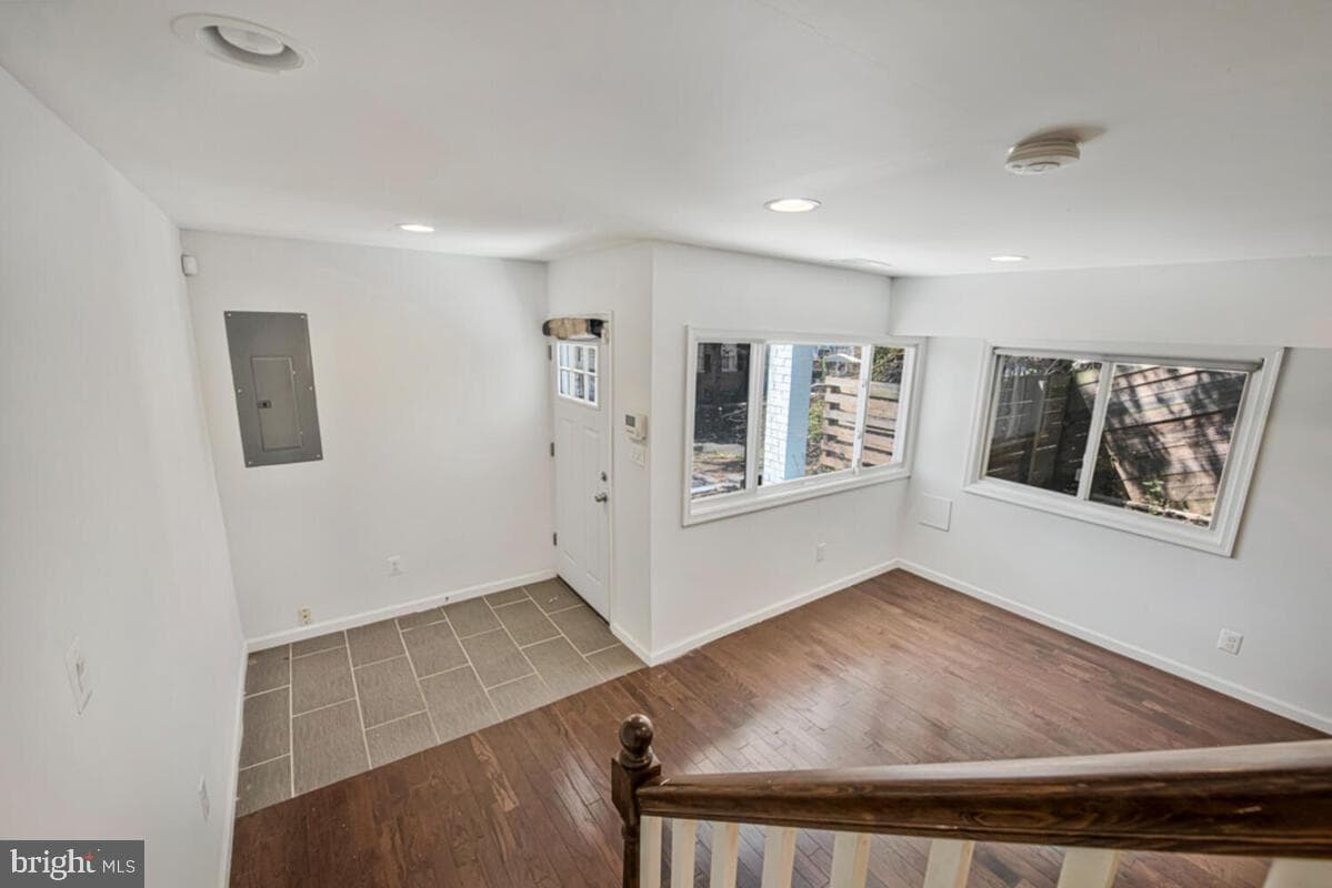 5318 Jay Street NE photo 15