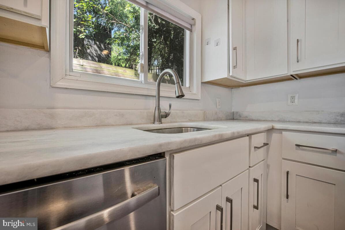 5318 Jay Street NE photo 20