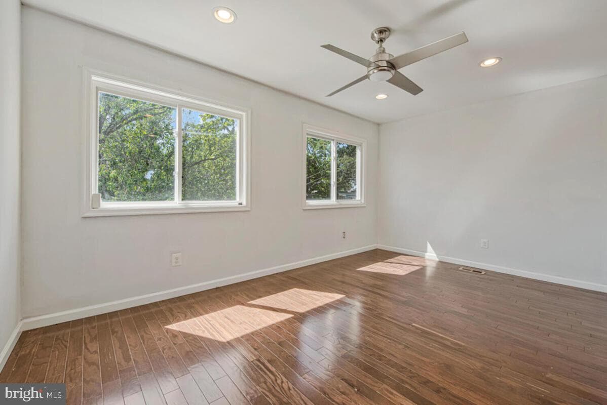 5318 Jay Street NE photo 28