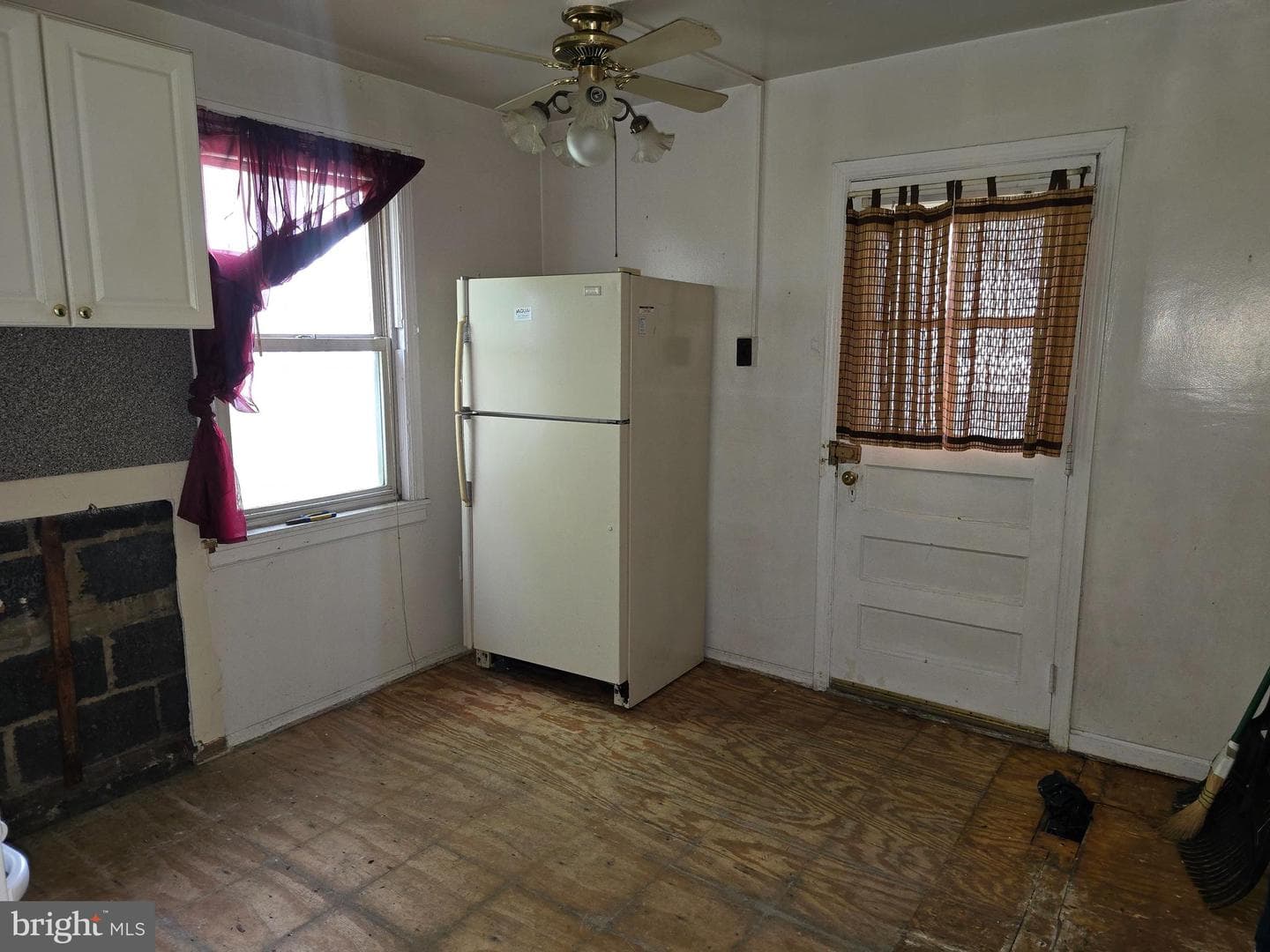 812 Division Avenue NE photo 3
