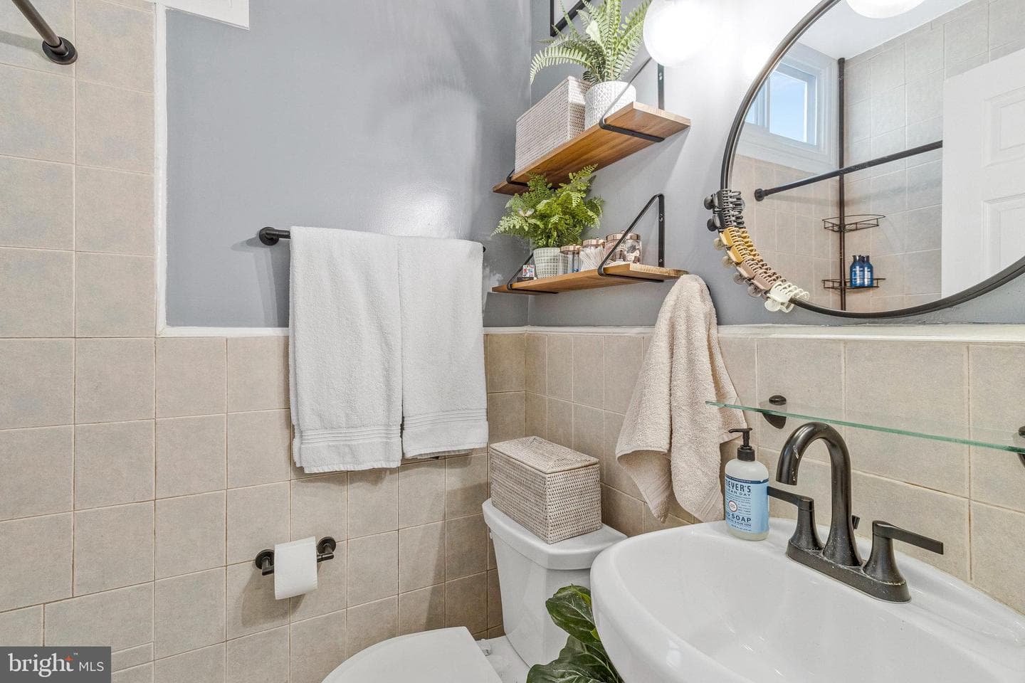 1602 Isherwood Street NE #3 photo 8