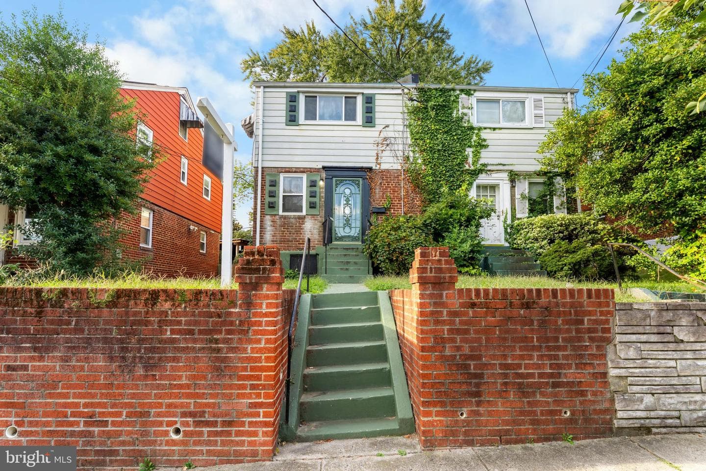 164 Elmira Street SW photo 2